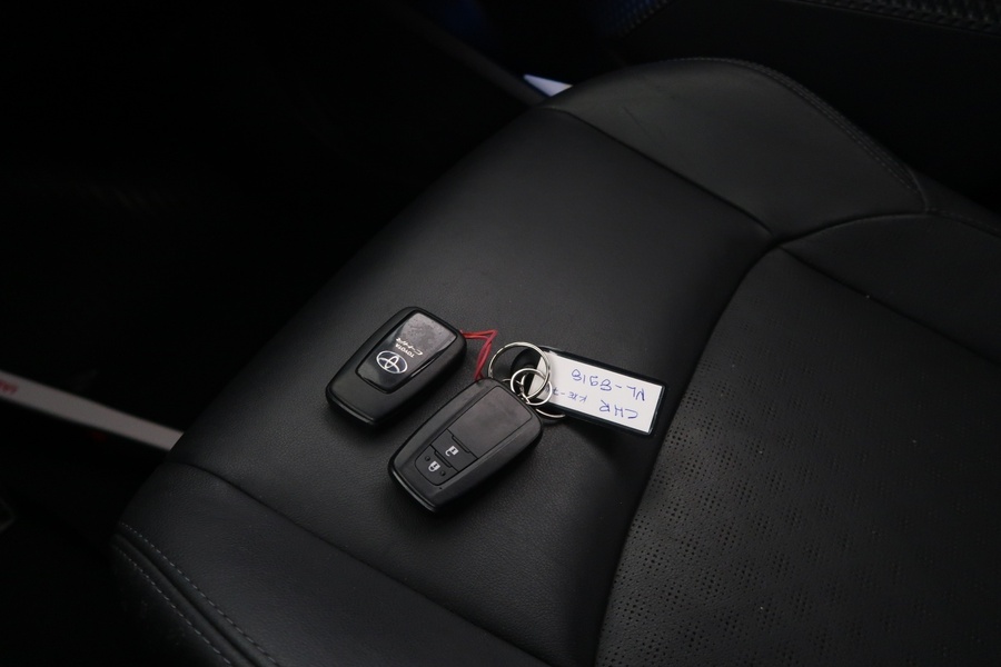 Toyota C-HR vaihtoauto