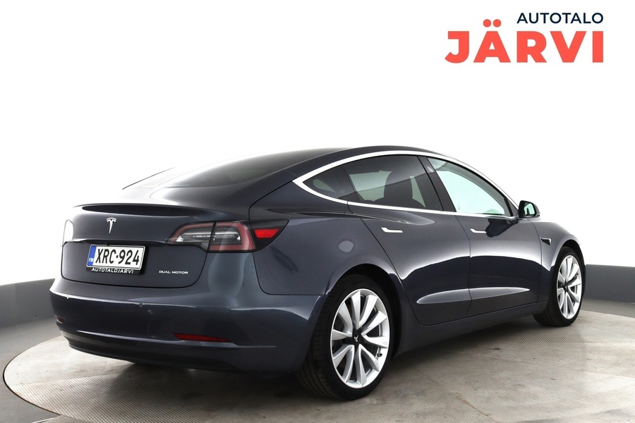 Tesla Model 3 vaihtoauto