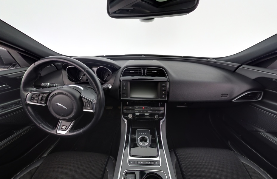 Jaguar XE vaihtoauto