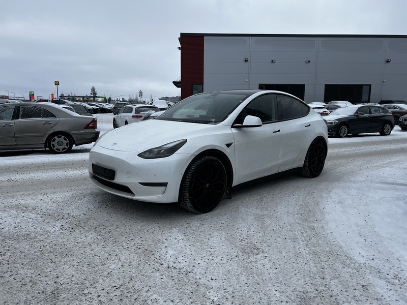 Tesla Model Y vaihtoauto