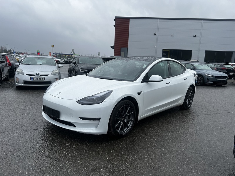 Tesla Model 3 vaihtoauto