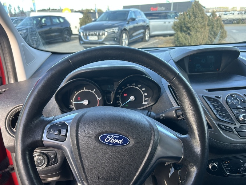 Ford Transit Courier vaihtoauto
