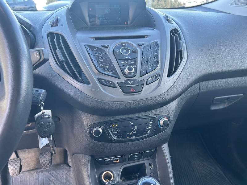 Ford Transit Courier vaihtoauto