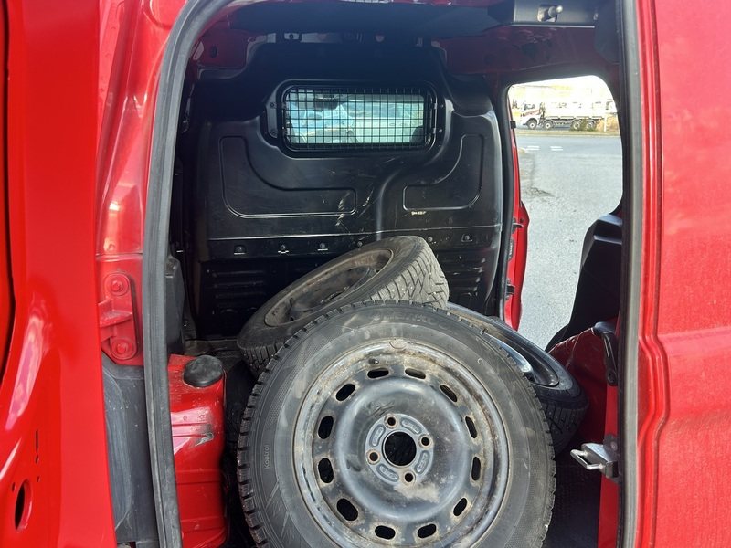 Ford Transit Courier vaihtoauto