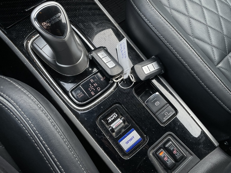 Mitsubishi Outlander PHEV vaihtoauto