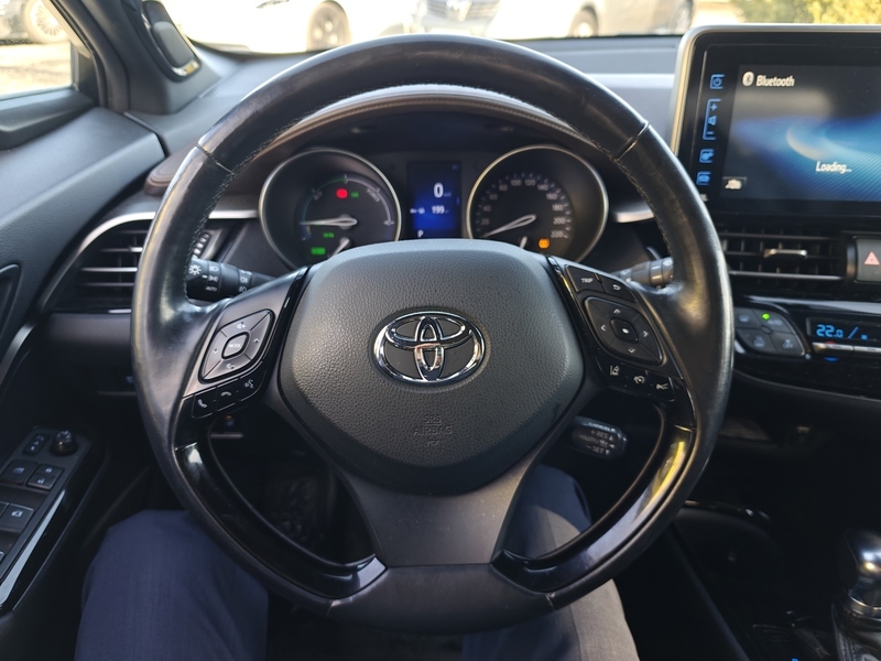 Toyota C-HR vaihtoauto