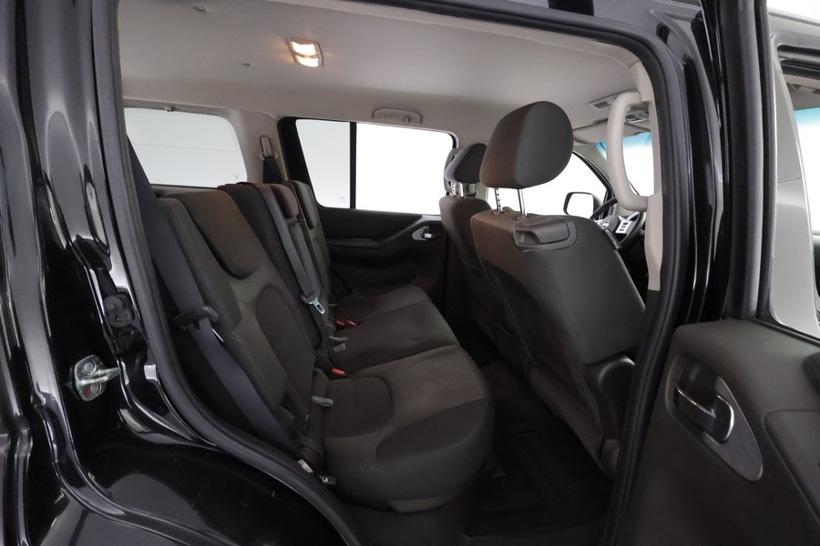 Nissan Pathfinder vaihtoauto