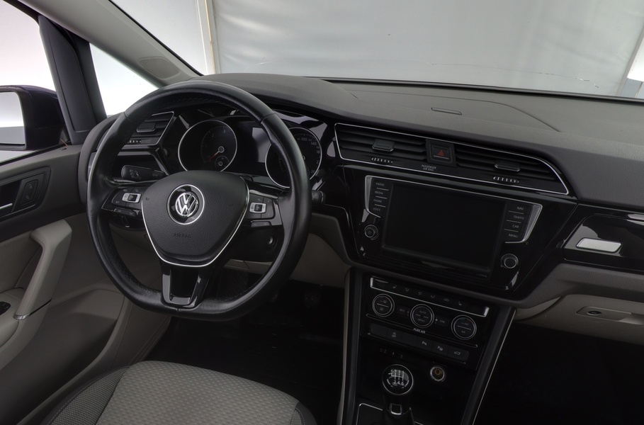 Volkswagen Touran vaihtoauto