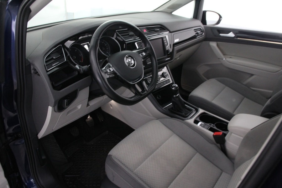 Volkswagen Touran vaihtoauto