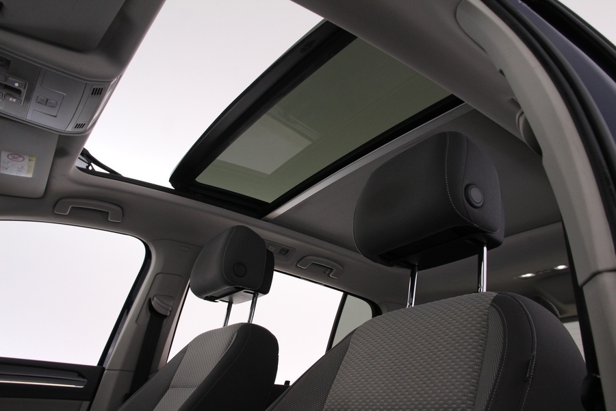 Volkswagen Touran vaihtoauto