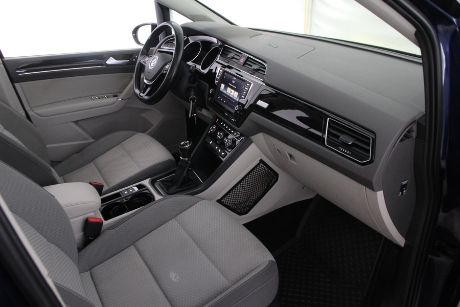 Volkswagen Touran vaihtoauto