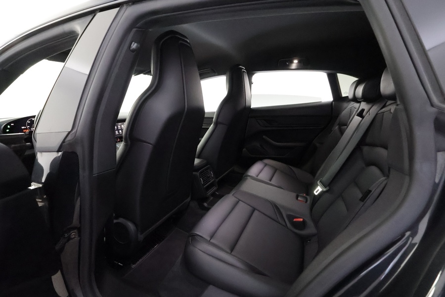 Porsche Taycan vaihtoauto