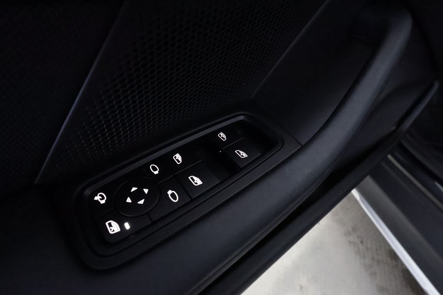 Porsche Taycan vaihtoauto