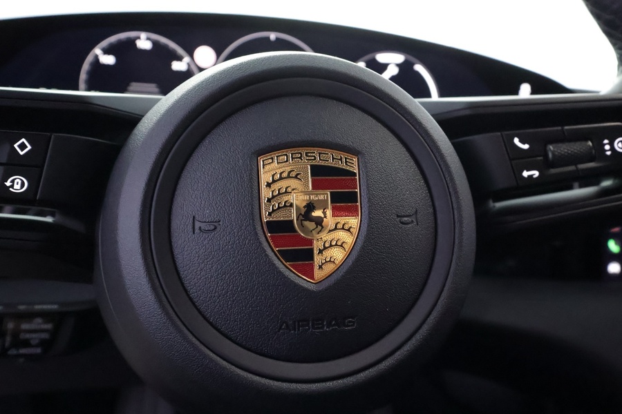 Porsche Taycan vaihtoauto