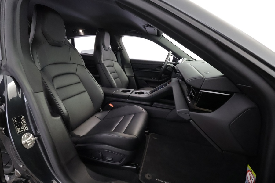 Porsche Taycan vaihtoauto