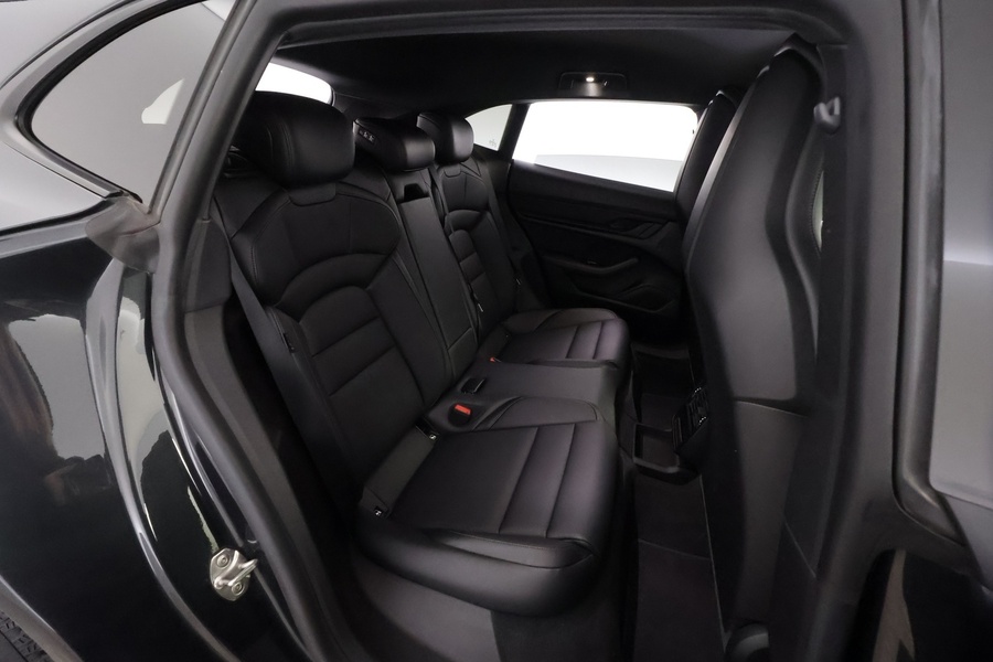 Porsche Taycan vaihtoauto