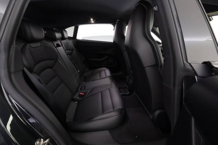 Porsche Taycan vaihtoauto