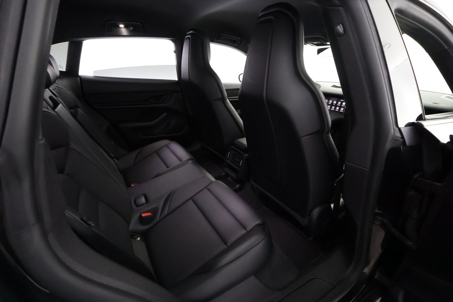 Porsche Taycan vaihtoauto