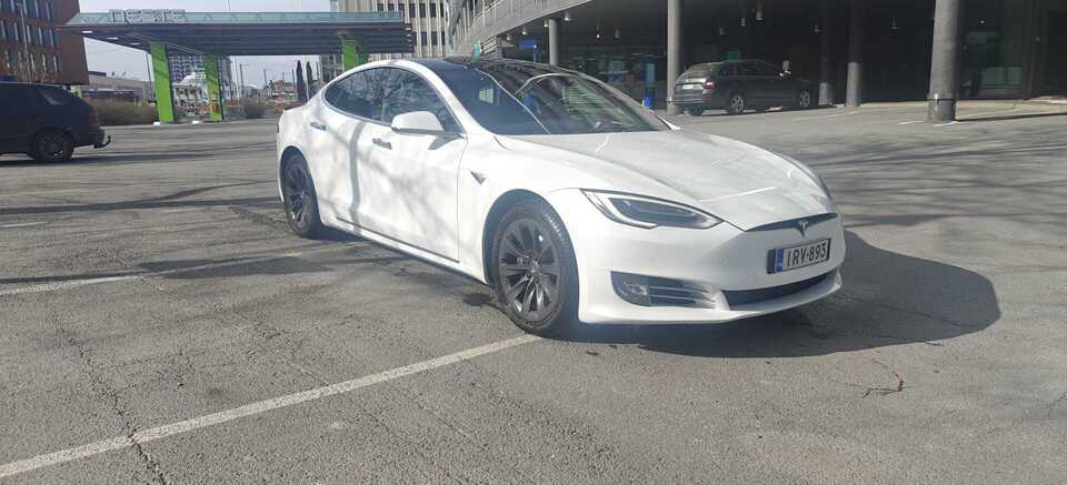 Tesla Model S vaihtoauto