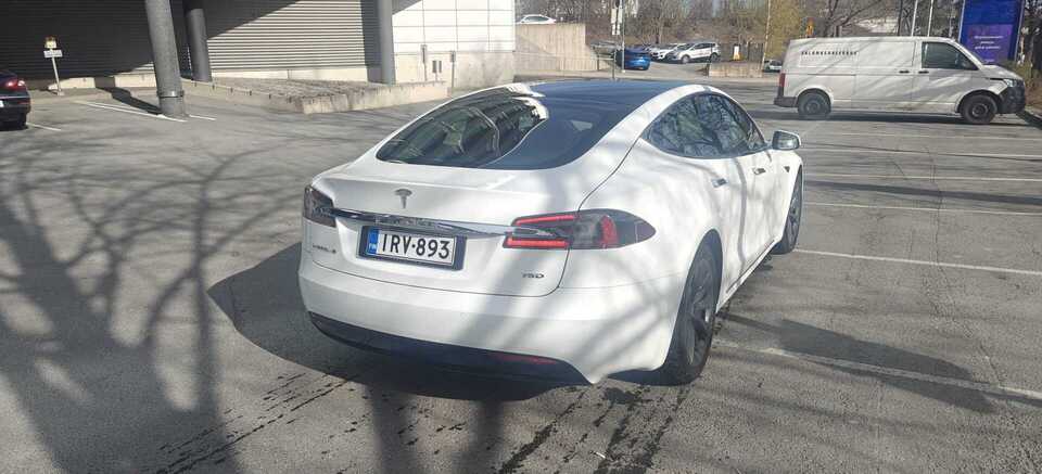 Tesla Model S vaihtoauto