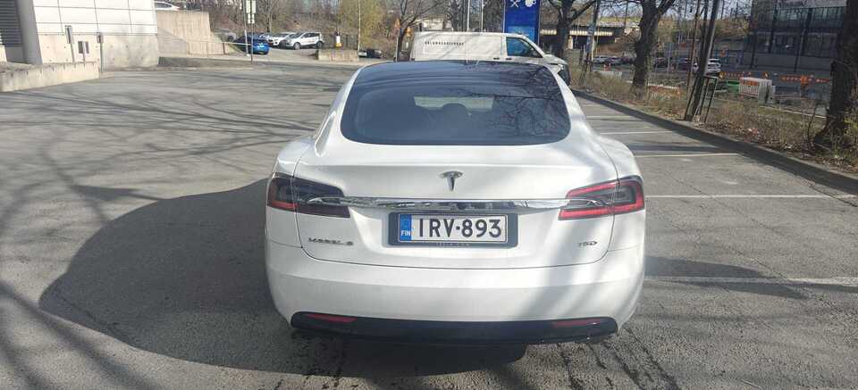 Tesla Model S vaihtoauto