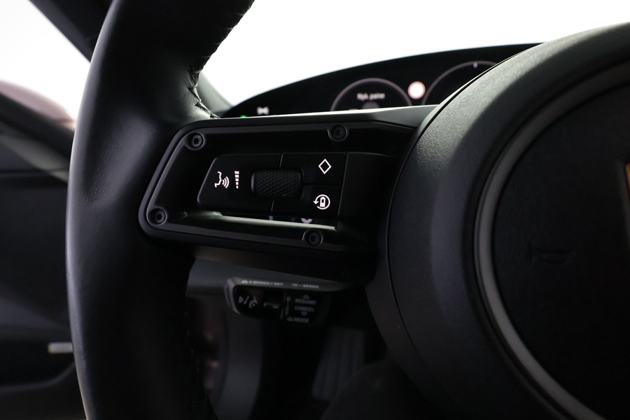 Porsche Taycan vaihtoauto