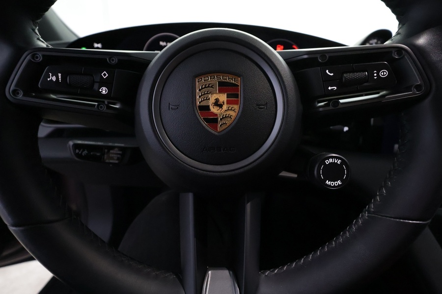 Porsche Taycan vaihtoauto