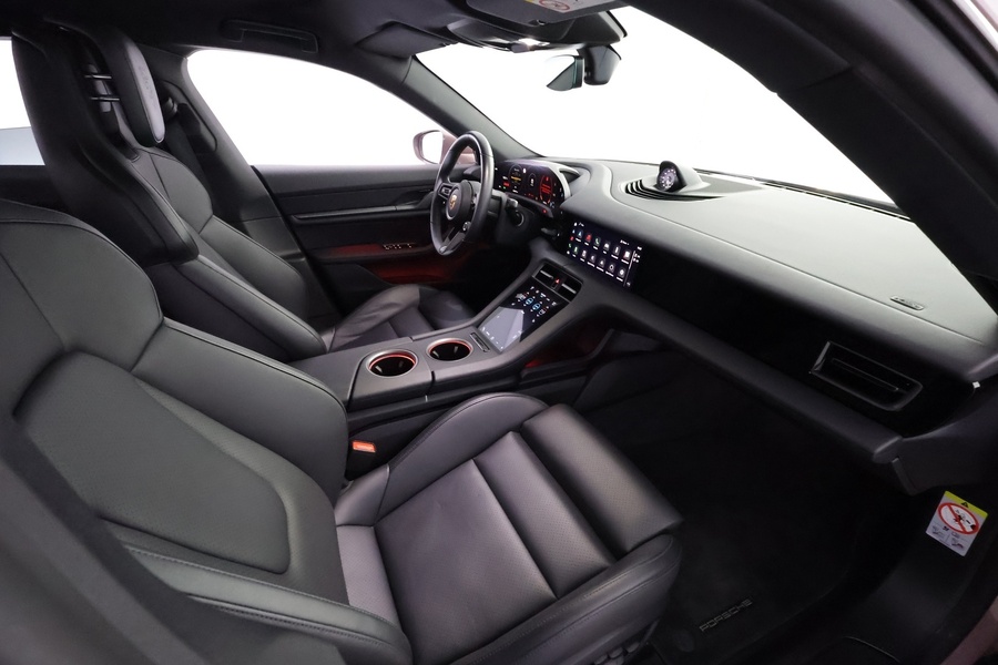 Porsche Taycan vaihtoauto