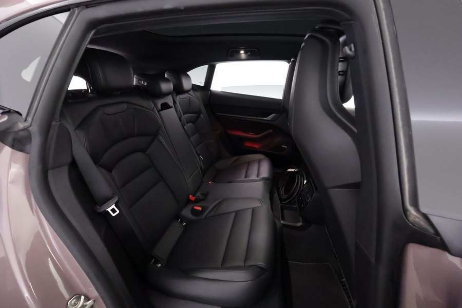 Porsche Taycan vaihtoauto