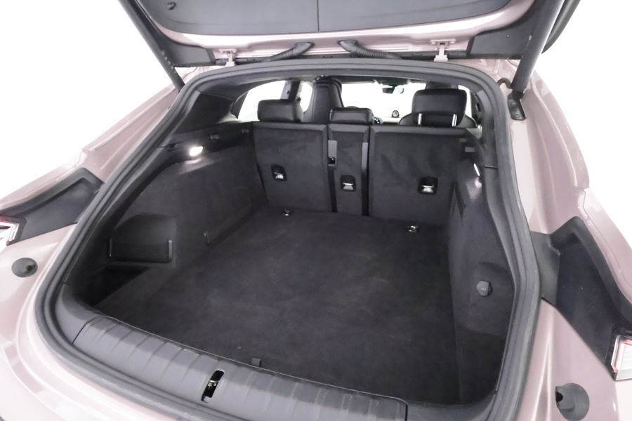 Porsche Taycan vaihtoauto