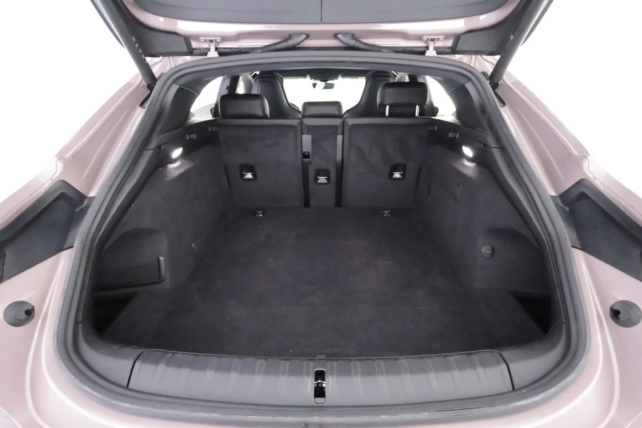 Porsche Taycan vaihtoauto