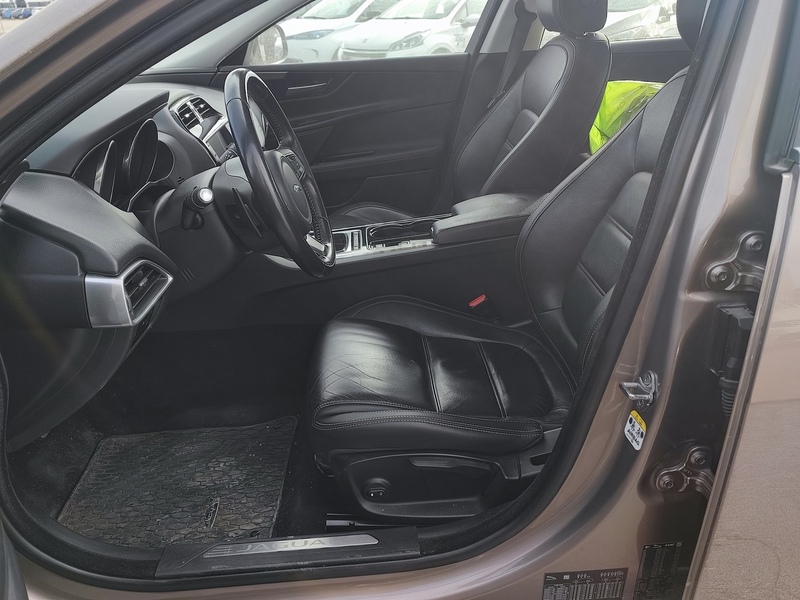 Jaguar XE vaihtoauto