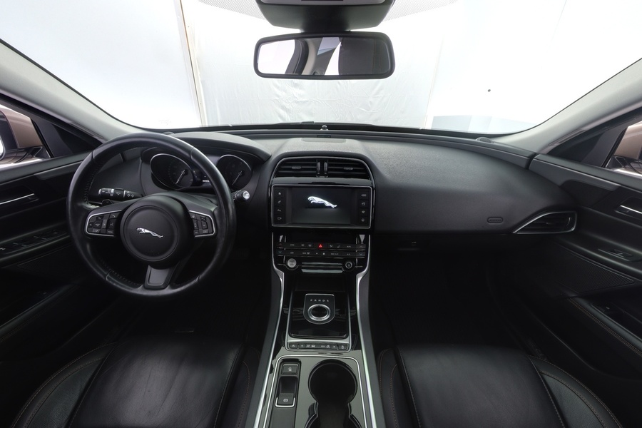 Jaguar XE vaihtoauto