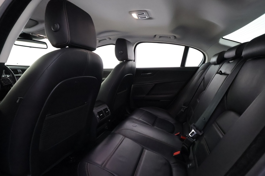 Jaguar XE vaihtoauto