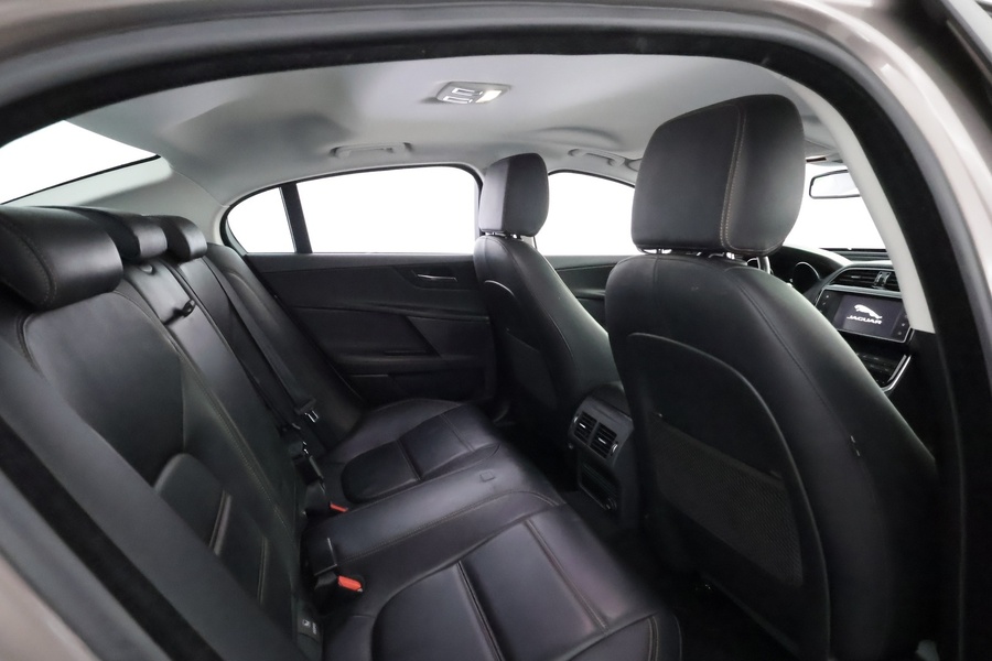 Jaguar XE vaihtoauto