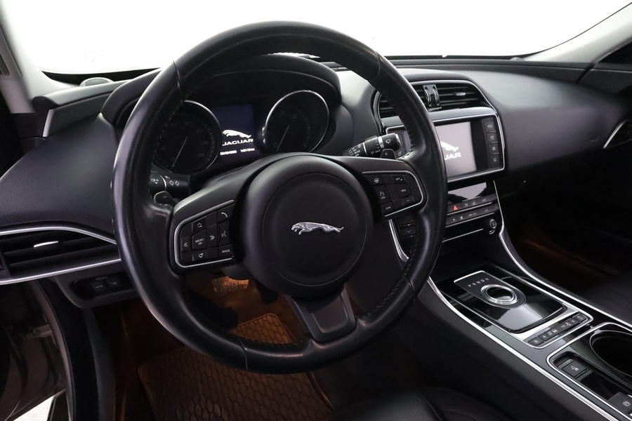 Jaguar XE vaihtoauto