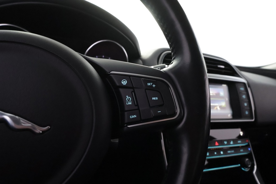 Jaguar XE vaihtoauto