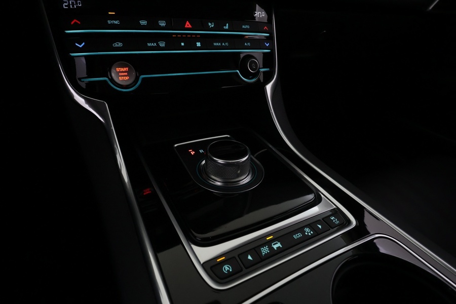 Jaguar XE vaihtoauto