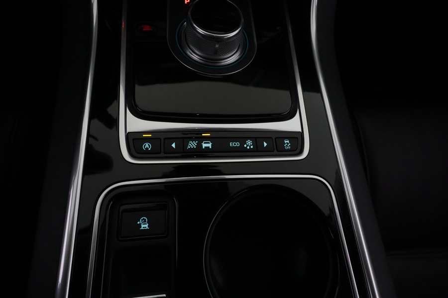 Jaguar XE vaihtoauto