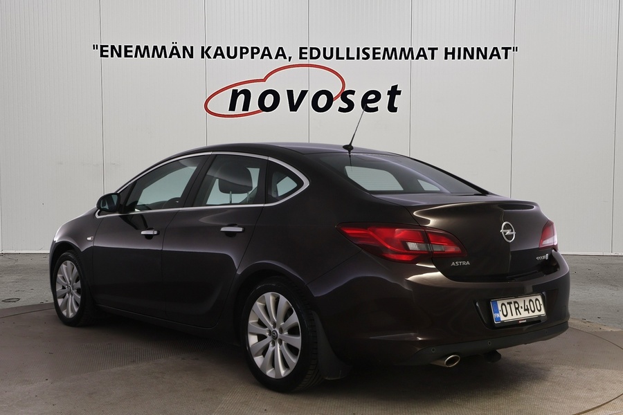 Opel Astra vaihtoauto