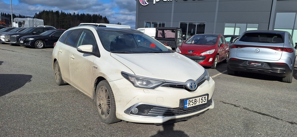 Toyota Auris vaihtoauto