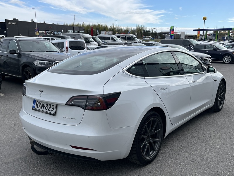 Tesla Model 3 vaihtoauto