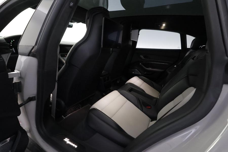 Porsche Taycan vaihtoauto
