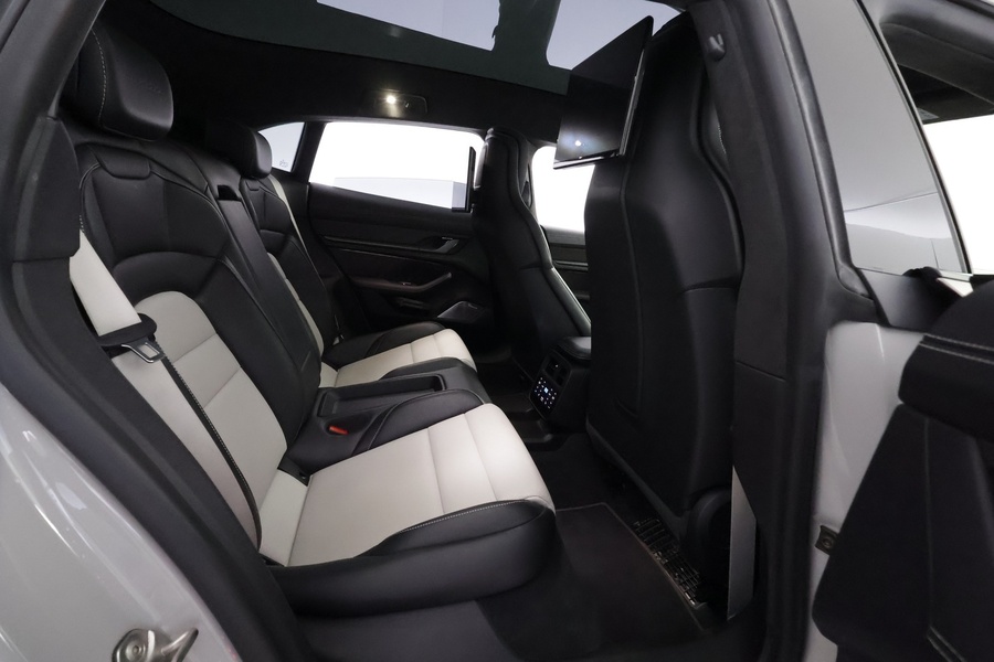Porsche Taycan vaihtoauto