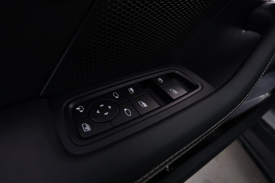 Porsche Taycan vaihtoauto