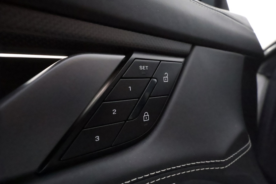 Porsche Taycan vaihtoauto