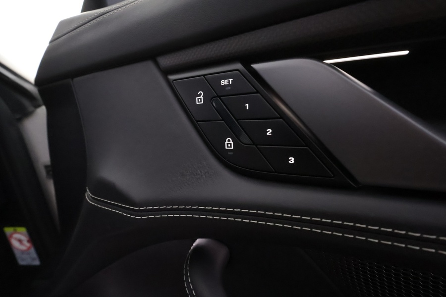 Porsche Taycan vaihtoauto