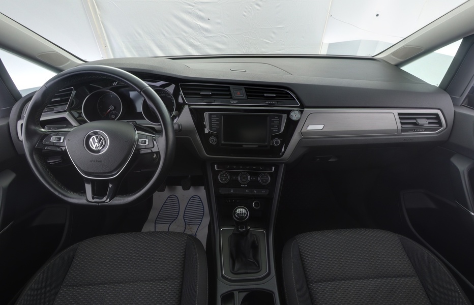 Volkswagen Touran vaihtoauto