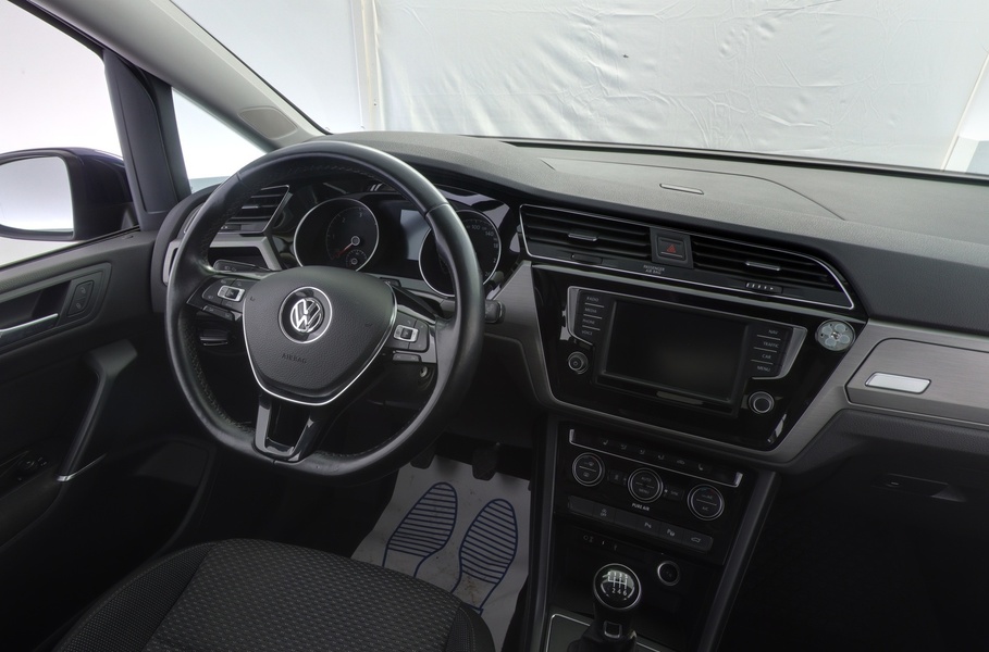 Volkswagen Touran vaihtoauto