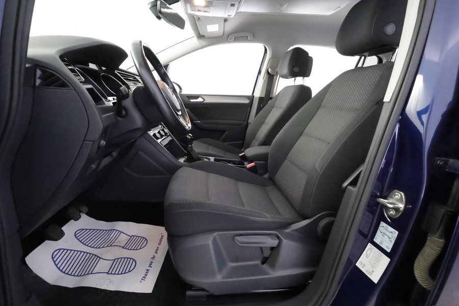 Volkswagen Touran vaihtoauto